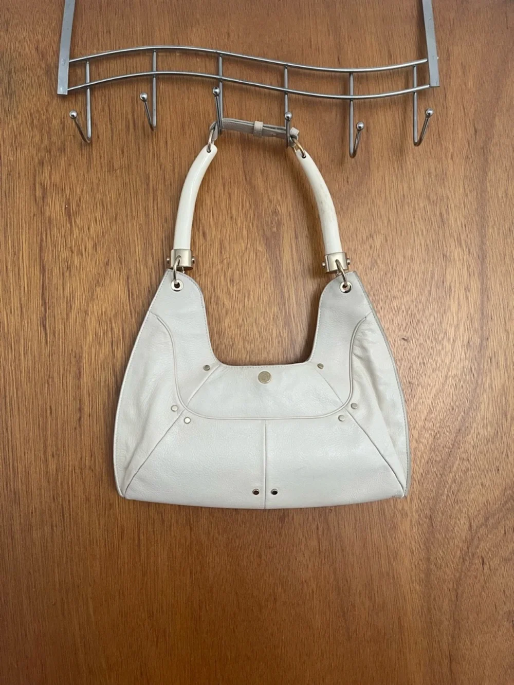 Yves Saint Laurent Mombasa Cream Leather Shoulder Bag with Ivory Handles - Picture 2 of 14